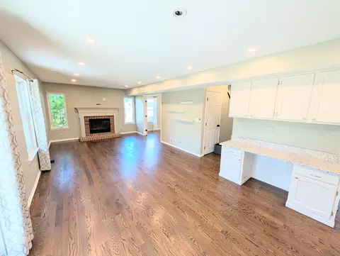 Living - 1350 Northgate Ct, Bartlett, IL 60103 photo 7 of 10