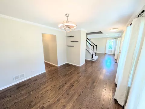 Living - 1350 Northgate Ct, Bartlett, IL 60103 photo 5 of 10