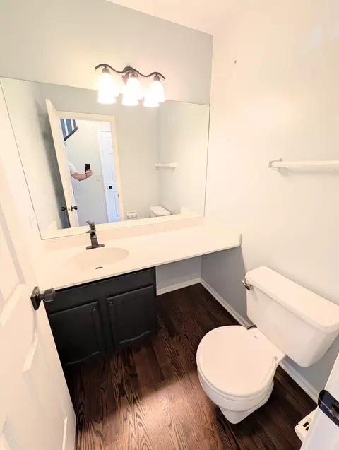 Bath - 1350 Northgate Ct, Bartlett, IL 60103 photo 1 of 7