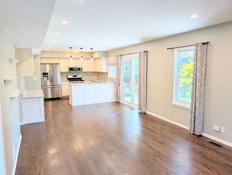 Living - 1350 Northgate Ct, Bartlett, IL 60103 photo 10 of 10