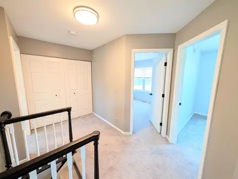 Entry Way - 1350 Northgate Ct, Bartlett, IL 60103 photo 4 of 8