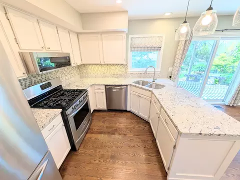 Kitchen - 1350 Northgate Ct, Bartlett, IL 60103 photo 3 of 4