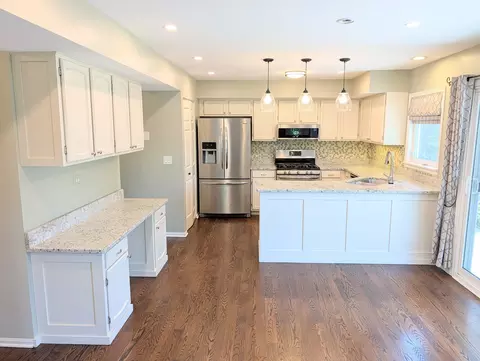 Kitchen - 1350 Northgate Ct, Bartlett, IL 60103 photo 1 of 4