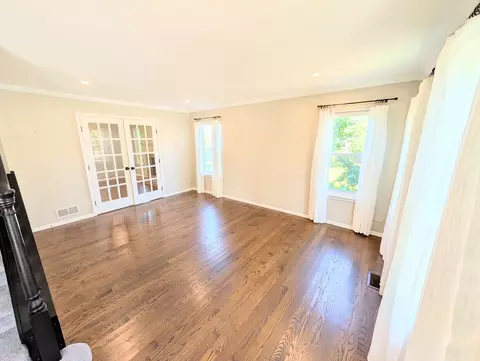 Living - 1350 Northgate Ct, Bartlett, IL 60103 photo 1 of 10