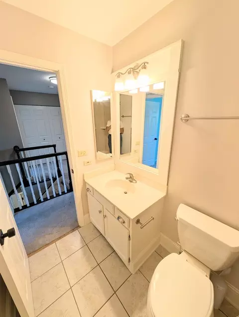 Bath - 1350 Northgate Ct, Bartlett, IL 60103 photo 7 of 7