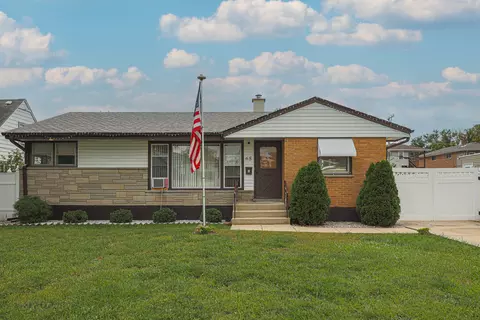 65 Victoria Dr, Northlake, IL 60164