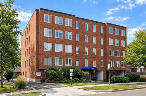 355 W Miner St #1A, Arlington Heights, IL 60005