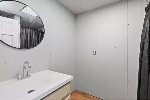 Bath - 705 Chestnut Ct, Algonquin, IL 60102 photo 4 of 4
