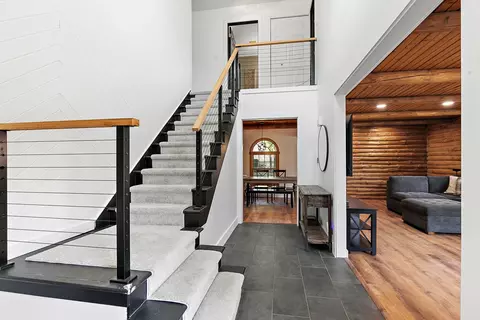 Entry Way - 705 Chestnut Ct, Algonquin, IL 60102 photo 3 of 4