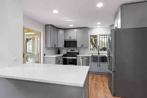 Kitchen - 705 Chestnut Ct, Algonquin, IL 60102 photo 1 of 5