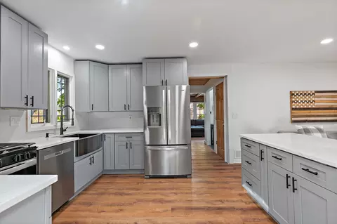 Kitchen - 705 Chestnut Ct, Algonquin, IL 60102 photo 5 of 5