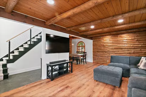 Living - 705 Chestnut Ct, Algonquin, IL 60102 photo 3 of 4