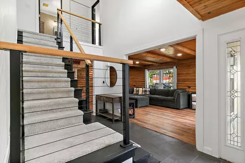 Entry Way - 705 Chestnut Ct, Algonquin, IL 60102 photo 2 of 4