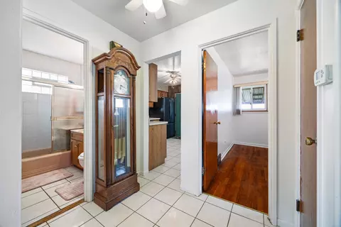 Entry Way - Undisclosed, Chicago, IL 60620 photo 1 of 2