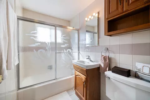 Bath - Undisclosed, Chicago, IL 60620 photo 2 of 2