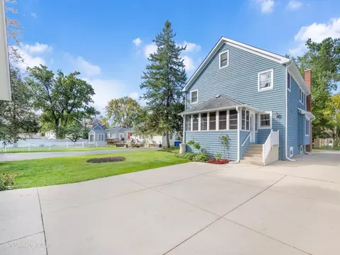 Exterior - 217 S Summit St, Wheaton, IL 60187 photo 4 of 5