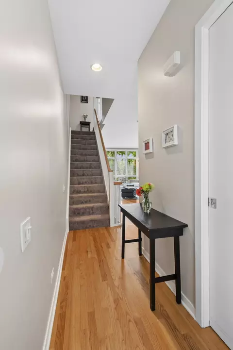 Entry Way - 1889 Maple Ave #E2, Evanston, IL 60201 photo 1 of 2