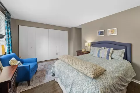 Bedroom - 1889 Maple Ave #E2, Evanston, IL 60201 photo 2 of 6