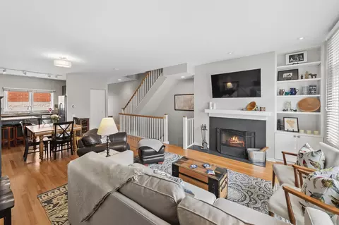 Living - 1889 Maple Ave #E2, Evanston, IL 60201 photo 3 of 4