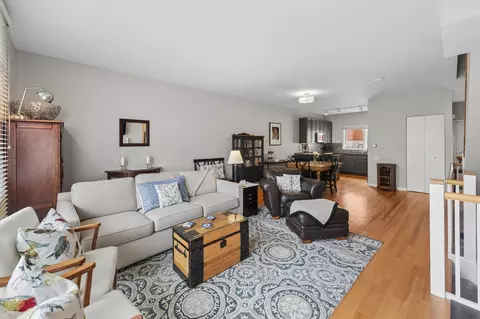 Living - 1889 Maple Ave #E2, Evanston, IL 60201 photo 2 of 4