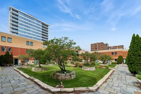 Exterior - 1889 Maple Ave #E2, Evanston, IL 60201 photo 4 of 4
