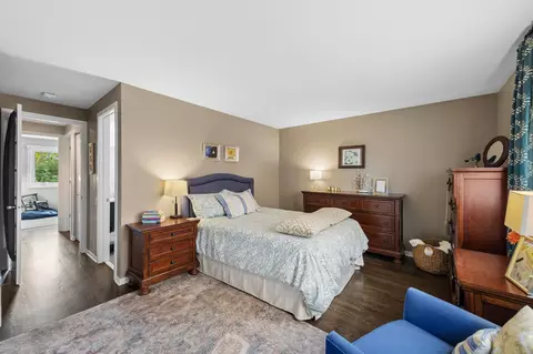 Bedroom - 1889 Maple Ave #E2, Evanston, IL 60201 photo 3 of 6