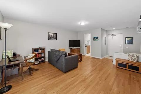 Living - 1889 Maple Ave #E2, Evanston, IL 60201 photo 4 of 4