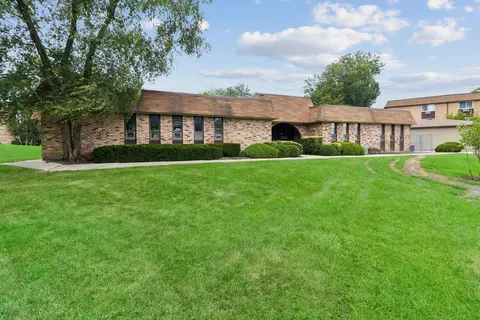Exterior - 735 Hill Dr #112, Hoffman Estates, IL 60169 photo 1 of 1