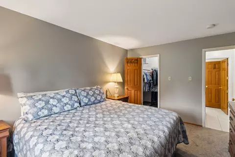 Bedroom - 735 Hill Dr #112, Hoffman Estates, IL 60169 photo 4 of 4