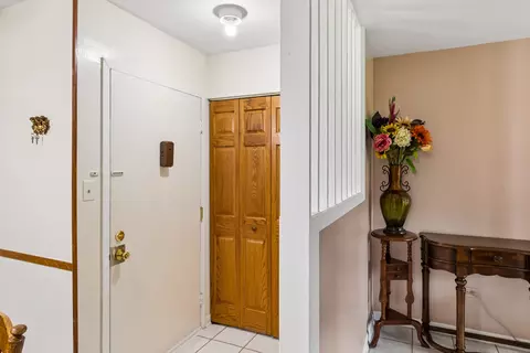 Entry Way - 735 Hill Dr #112, Hoffman Estates, IL 60169 photo 1 of 1