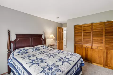 Bedroom - 735 Hill Dr #112, Hoffman Estates, IL 60169 photo 2 of 4