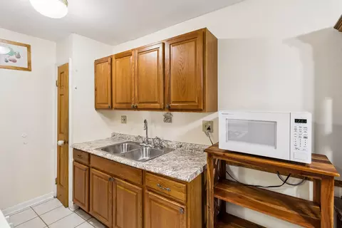 Kitchen - 735 Hill Dr #112, Hoffman Estates, IL 60169 photo 3 of 3