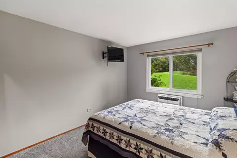 Bedroom - 735 Hill Dr #112, Hoffman Estates, IL 60169 photo 1 of 4