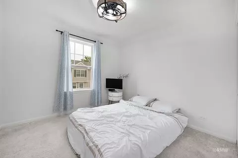 Bedroom - 230 Timberleaf Cir, Roselle, IL 60172 photo 4 of 5