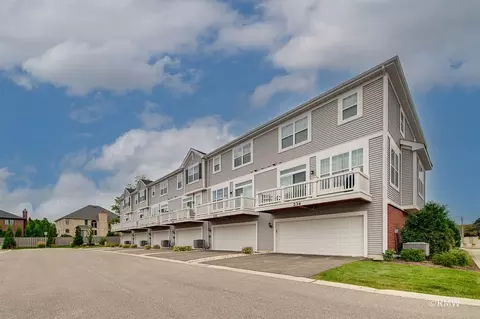 Exterior - 230 Timberleaf Cir, Roselle, IL 60172 photo 5 of 8