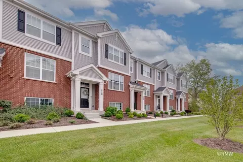 Exterior - 230 Timberleaf Cir, Roselle, IL 60172 photo 7 of 8