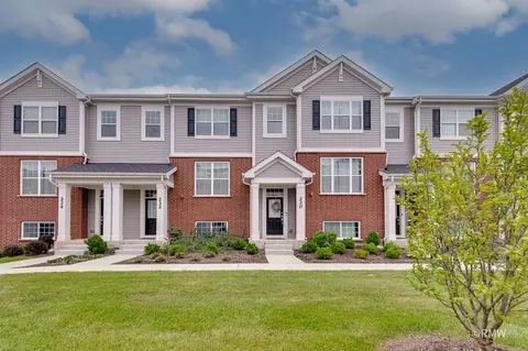 Exterior - 230 Timberleaf Cir, Roselle, IL 60172 photo 3 of 8