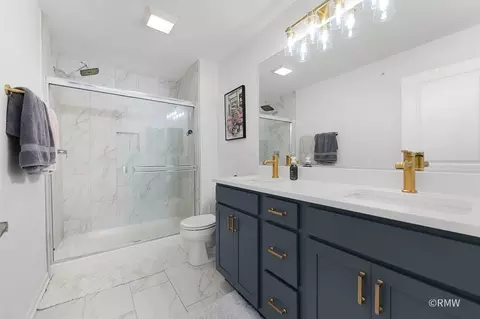 Bath - 230 Timberleaf Cir, Roselle, IL 60172 photo 2 of 3