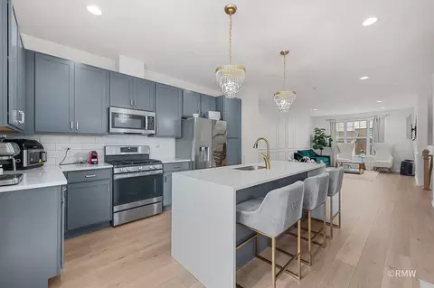 Kitchen - 230 Timberleaf Cir, Roselle, IL 60172 photo 3 of 3