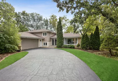 7525 W Manitoba Dr, Palos Heights, IL 60463
