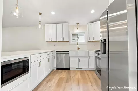 Kitchen - 2929 Central Rd, Glenview, IL 60025 photo 4 of 6