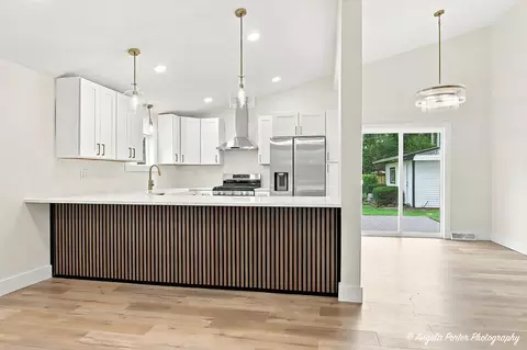 Kitchen - 2929 Central Rd, Glenview, IL 60025 photo 1 of 6