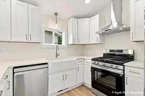 Kitchen - 2929 Central Rd, Glenview, IL 60025 photo 5 of 6