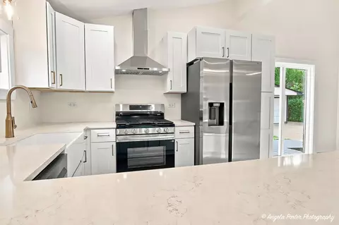 Kitchen - 2929 Central Rd, Glenview, IL 60025 photo 2 of 6