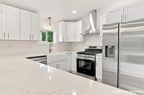 Kitchen - 2929 Central Rd, Glenview, IL 60025 photo 3 of 6