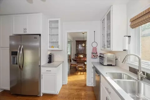 Kitchen - 322 Park Ave, River Forest, IL 60305 photo 2 of 2