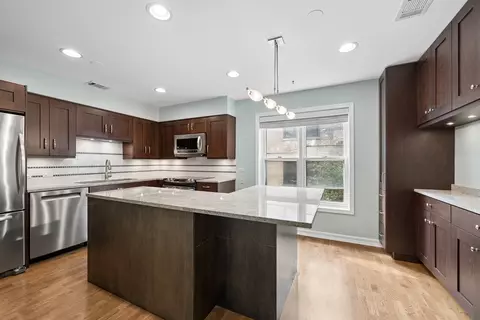 Kitchen - 830 Forest Ave #B, Evanston, IL 60202 photo 1 of 4