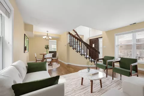 Living - 830 Forest Ave #B, Evanston, IL 60202 photo 2 of 4