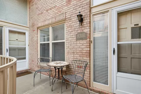 Exterior - 830 Forest Ave #B, Evanston, IL 60202 photo 2 of 2