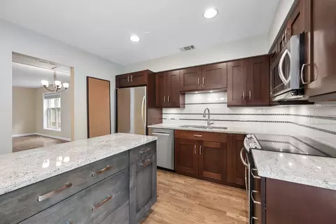 Kitchen - 830 Forest Ave #B, Evanston, IL 60202 photo 3 of 4